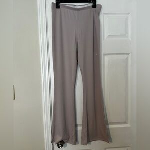 WOMEN’S NIKE FLARE LEGGING PANTS - L